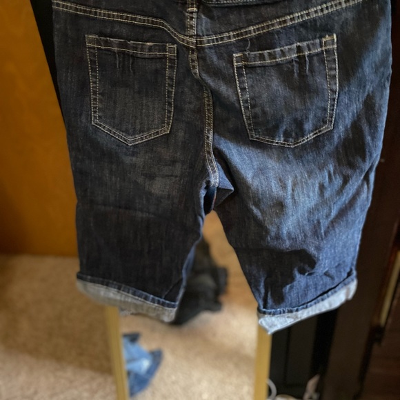 Distressed look jean capris. - Picture 2 of 2